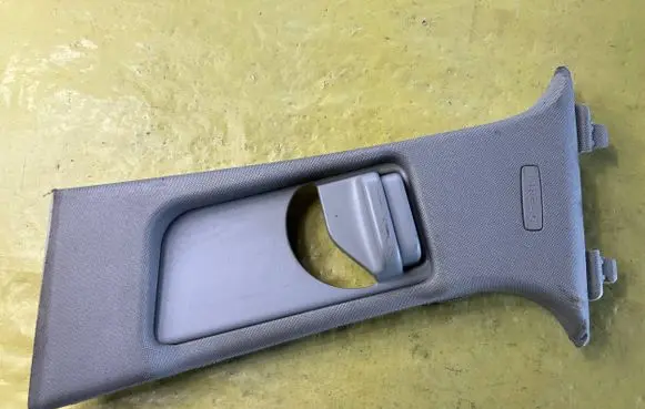 Mercedes-Benz C W204 (B) pillar trim (top) A2048600130 A2046900325
