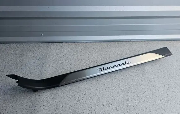 Maserati GranTurismo Front sill trim cover 670270163