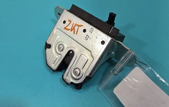 Opel Astra K Tailgate/trunk/boot lock/catch/latch 39021416 IMPRK1508010