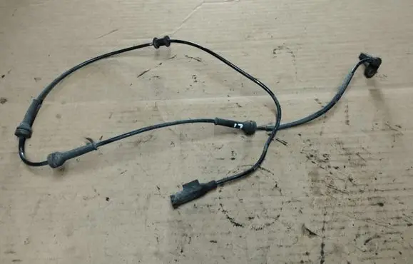 Fiat 500 ABS brake wheel speed sensor 68073058AB