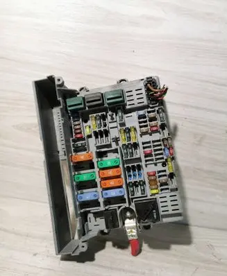 BMW 1 E81 E87 Fuse module 6906623 90304643