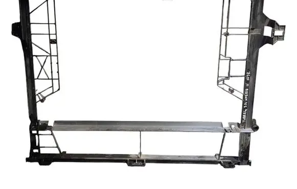 Volkswagen Touareg II Radiator mount bracket 7P0121201G