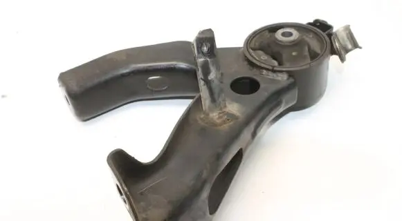 Mitsubishi Outlander Engine mount bracket