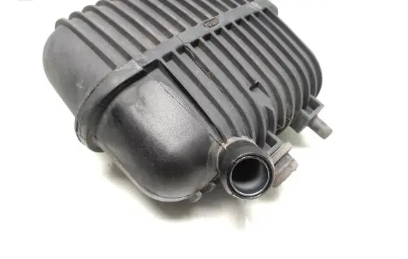 Vacuum air tank