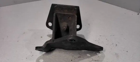 Mitsubishi Pajero Engine mount bracket MB007023