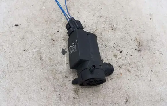 Toyota Corolla Verso E121 Windscreen/windshield washer pump 8533044010 0602104440