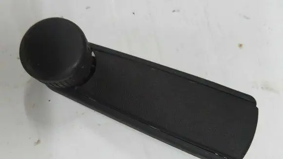Volkswagen PASSAT B3 Front door window winding handle 357837581