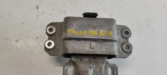 Volkswagen Touran I Engine mount bracket 1K0199555
