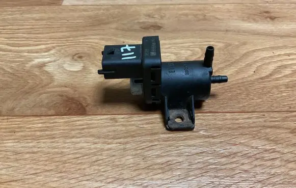 Opel Insignia A Turbo solenoid valve 55566051 3528