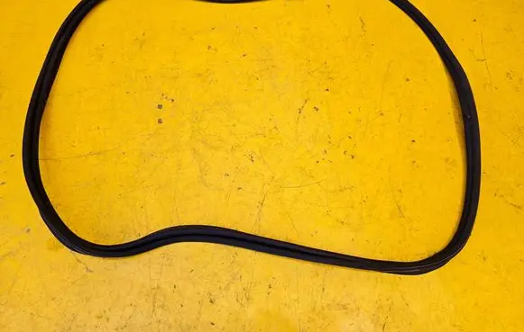 Peugeot 5008 Seal rubber (tailgate) 9839897080