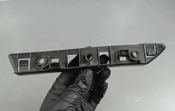 Maserati Quattroporte Front bumper mounting bracket 670001609