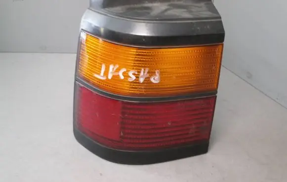 Volkswagen PASSAT B3 Rear/tail lights 333945111