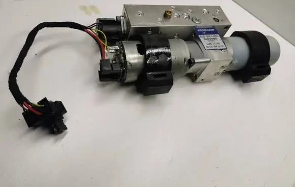 Mercedes-Benz SLK R172 Convertible roof hydraulic pump A1728050024 1728050024 A1728000030