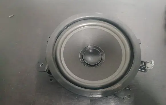 Volvo XC90 Front door speaker 8633109 05W13 CDV5A