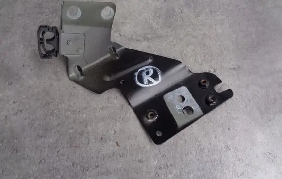 Maserati Ghibli Fender mounting bracket