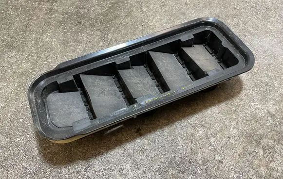 Volvo XC40 Quarter panel pressure vent 31449325