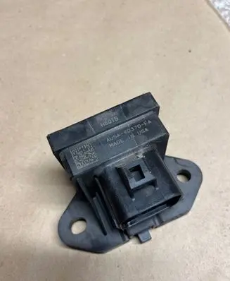 Ford Focus Fuel pump relay AU5A9D370FA