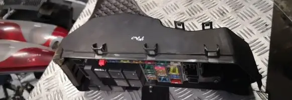 Volvo V70 Fuse box set 9494210