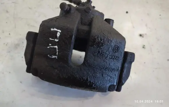 Volkswagen PASSAT B7 Front brake caliper