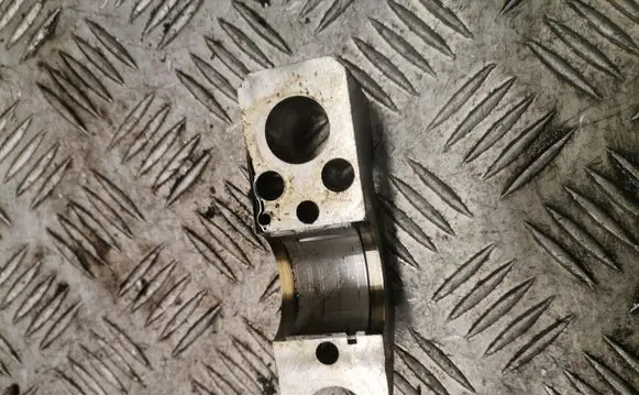 Volkswagen PASSAT B6 Camshaft holder bmp
