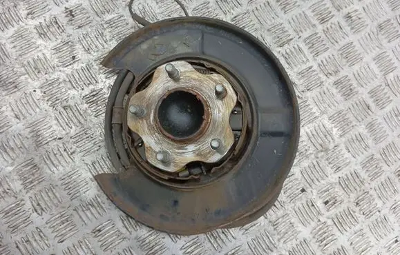 Nissan Juke I F15 Rear wheel hub
