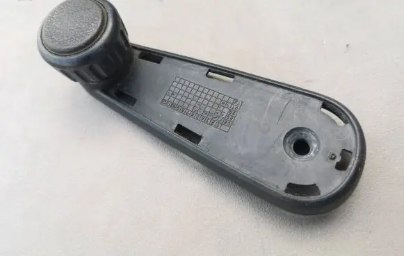 Volkswagen Jetta II Rear door window winding handle 191837579