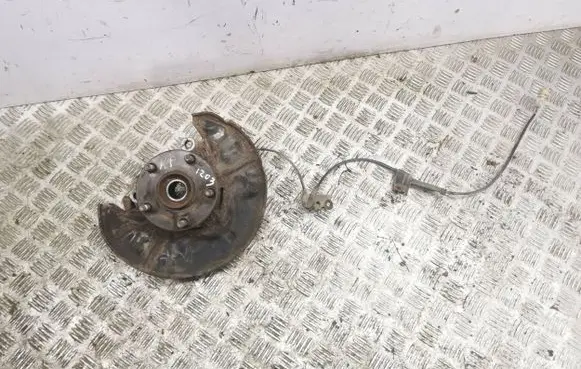Toyota Corolla Verso AR10 Front wheel hub