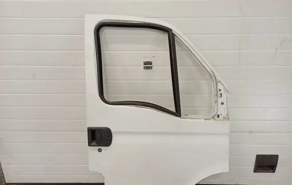 Iveco Daily 35.8 - 9 Front door
