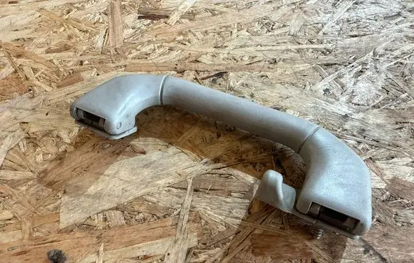 Volkswagen Polo III 6N 6N2 6NF Rear interior roof grab handle 6N0857602