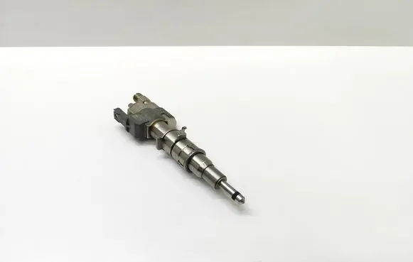 BMW 5 E60 E61 Fuel injector 7589048 758904811 13537589048