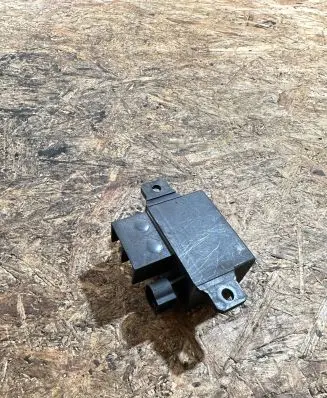 Mercedes-Benz E W211 Glow plug pre-heat relay A0025423819 V23132A2001X14