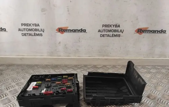 Volkswagen PASSAT CC Fuse box set 3C0937125A 1K0937132F