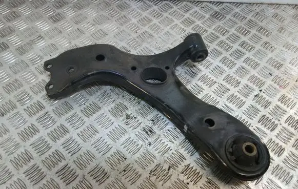 Toyota Avensis T270 Front lower control arm/wishbone