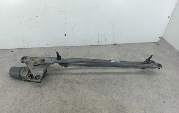 Volvo V50 Front wiper linkage 