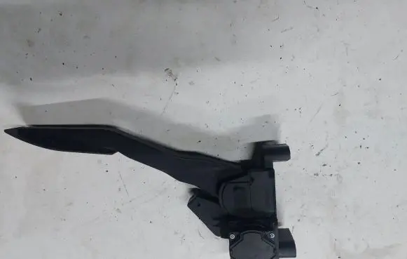 Opel Zafira A Accelerator throttle pedal 90581208 18100424 0281002298