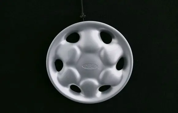 Ford Escort R13 wheel hub/cap/trim 93AB1130CA 6751111