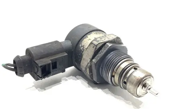 Skoda Octavia Mk3 (5E) Fuel pressure regulator 0281006075