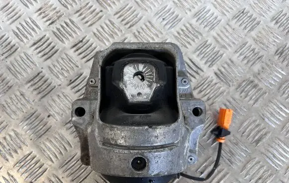Audi A4 S4 B8 8K Engine mount bracket 8R0199381