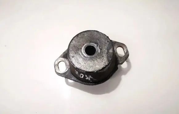 Citroen Berlingo Engine mount bracket