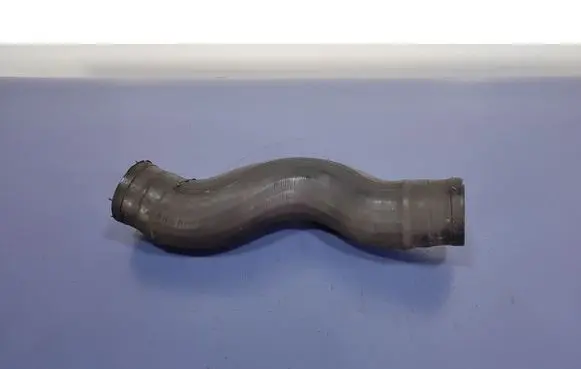 Opel Zafira B Air intake hose/pipe 55557037