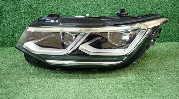 Volkswagen Tiguan Headlight/headlamp 5NB941113F