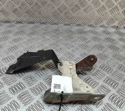 Fender mounting bracket