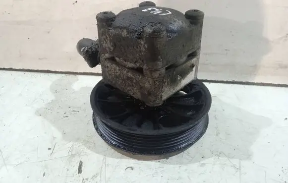 Volvo XC90 Power steering pump 8683967