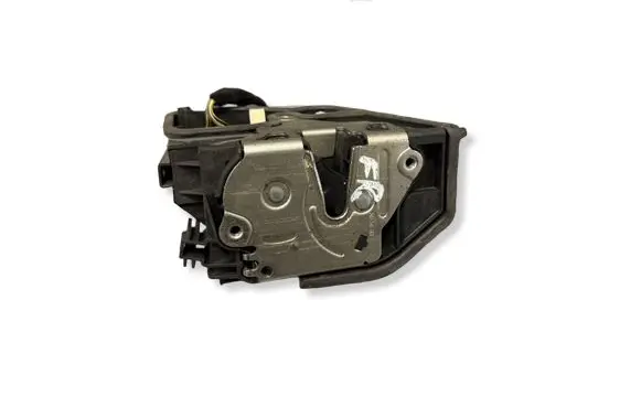 BMW 5 E60 E61 Front door lock 7167074