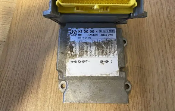 Volkswagen Golf V Airbag control unit/module 1K0909605H 5WK43411