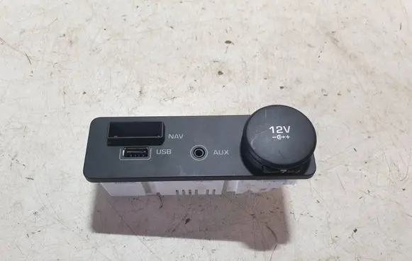 Jaguar XF X260 USB socket connector XZSB0B67S08L 0899L06L