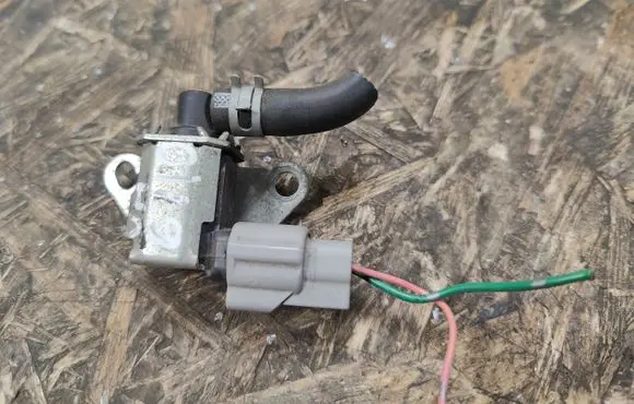 Nissan Tiida C11 Turbo solenoid valve K5T46695