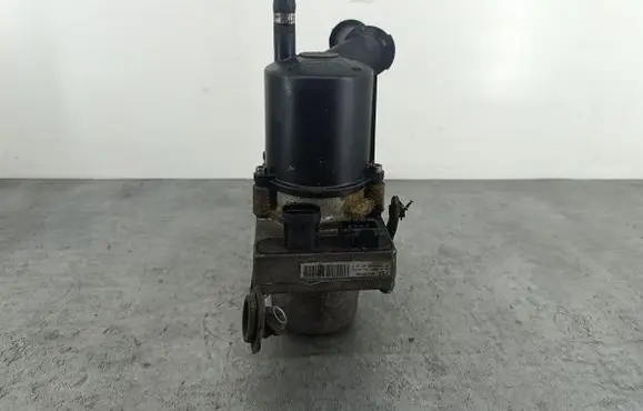 Peugeot 307 CC Power steering pump 9654151180