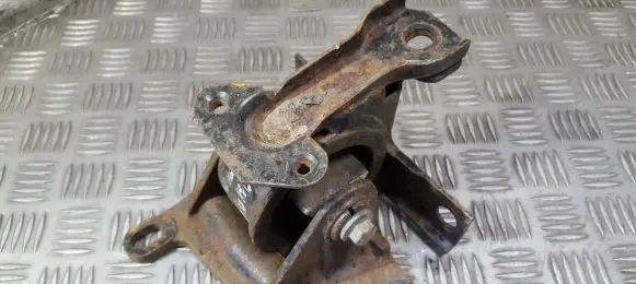 Ford Mondeo MK II Engine mount bracket 93bb7m125bc 93bb-7m125-bc