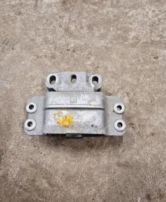 Volkswagen Golf V Engine mount bracket 1K0199555
